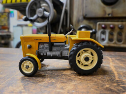 Kovap Ursus C-360 žlutý